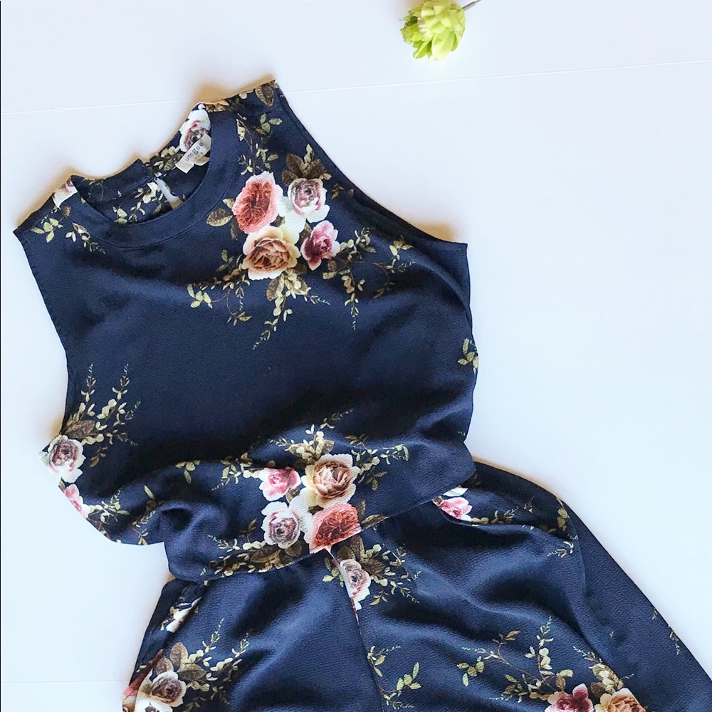 Beautiful Umgee Floral Romper!! Sz Large